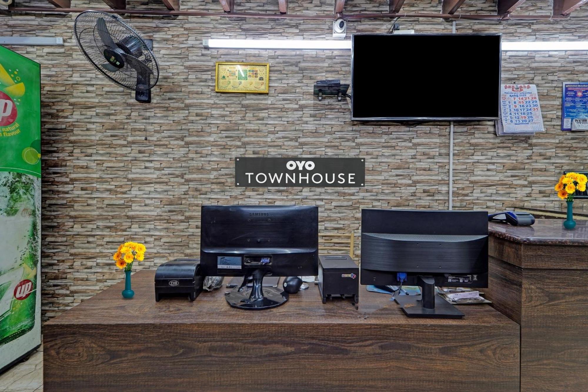 Townhouse 1096 Hotel Redfox Nungambakkam Chennai Bagian luar foto
