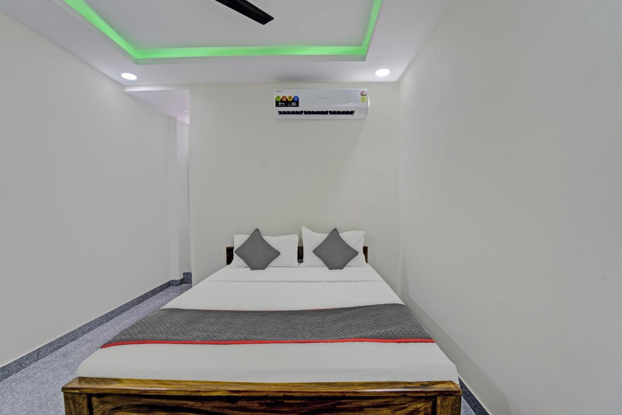 Townhouse 1096 Hotel Redfox Nungambakkam Chennai Bagian luar foto