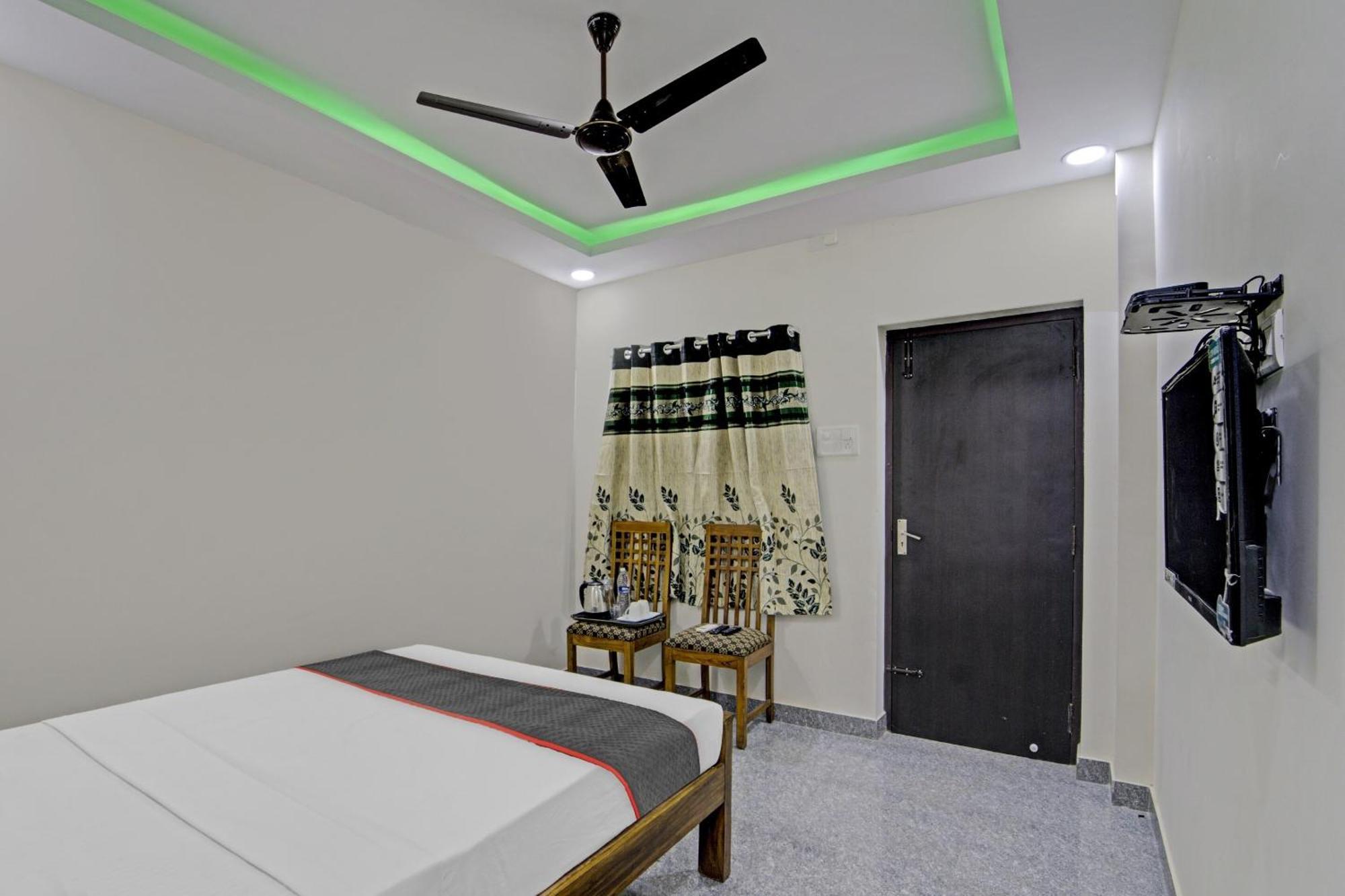 Townhouse 1096 Hotel Redfox Nungambakkam Chennai Bagian luar foto