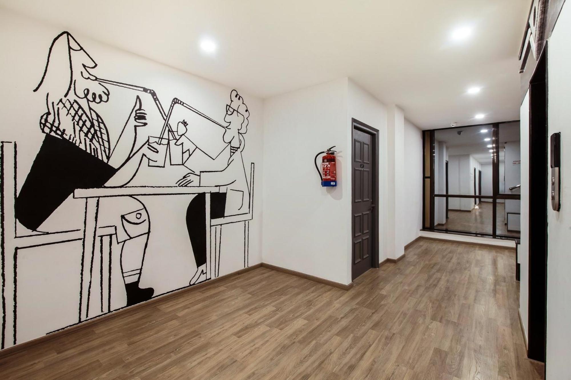 Townhouse 1096 Hotel Redfox Nungambakkam Chennai Bagian luar foto