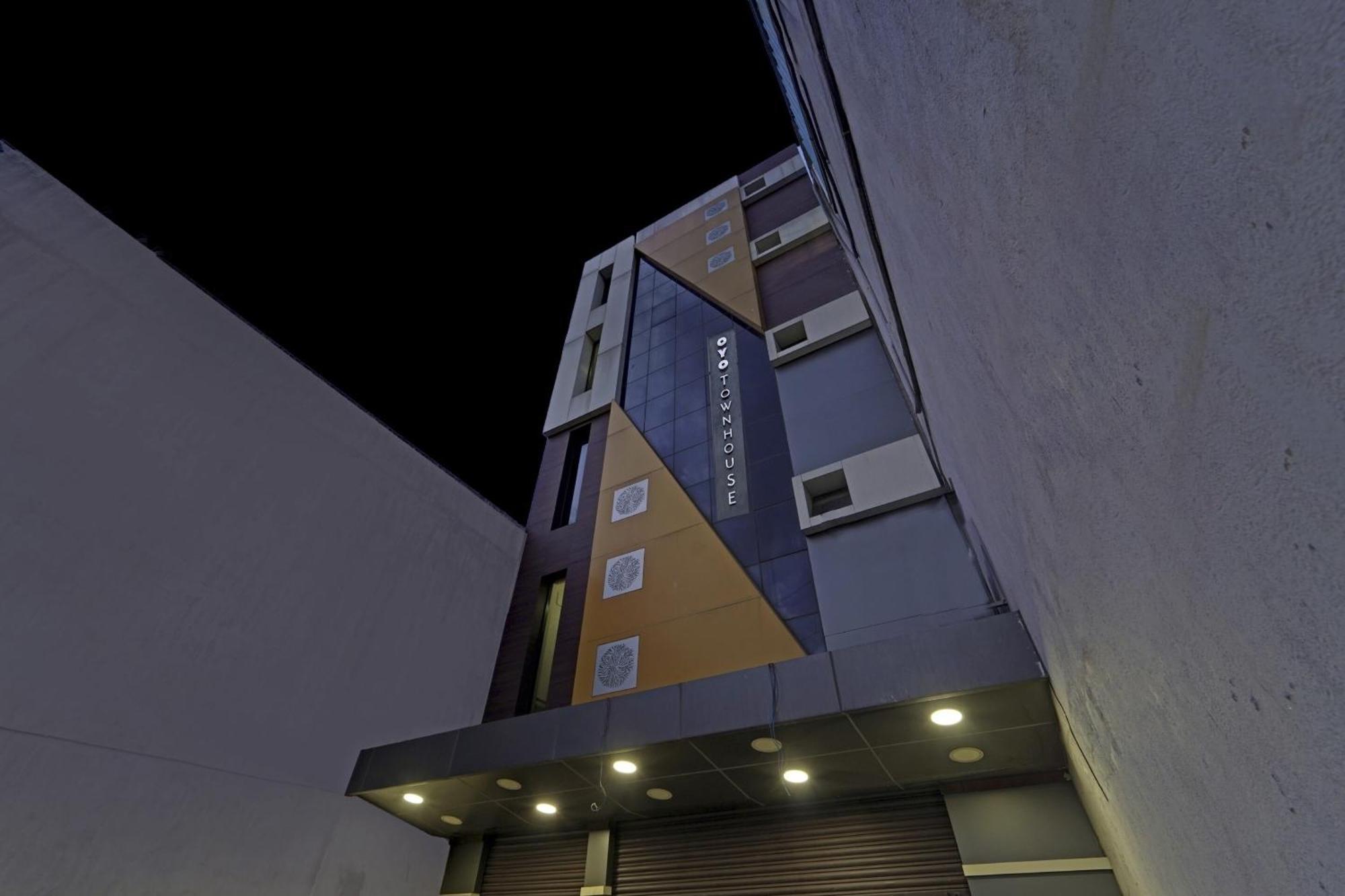 Townhouse 1096 Hotel Redfox Nungambakkam Chennai Bagian luar foto